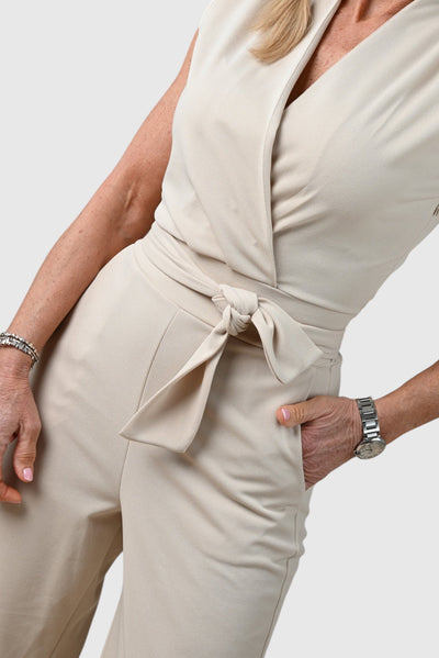 Ula – Klasyczny kombinezon z nutą elegancji